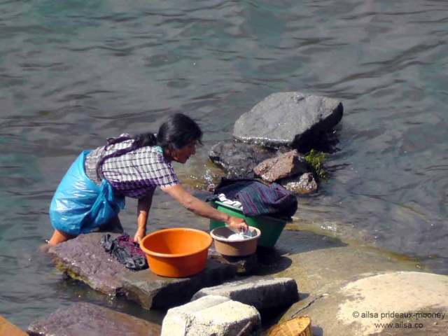 guatemala, lago de atitlan, lake atitlan, laundry, travel, travelogue, photography, ailsa prideaux-mooney