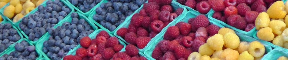 street market, raspberries, blueberries, berries, california farmer's market, travel, travelogue, ailsa prideaux-mooney