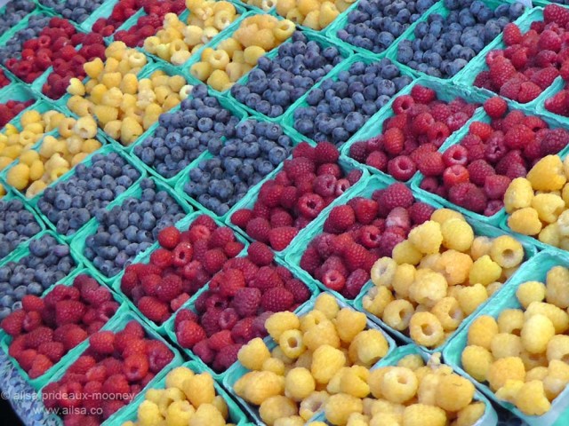 street market, raspberries, blueberries, berries, california farmer's market, travel, travelogue, ailsa prideaux-mooney