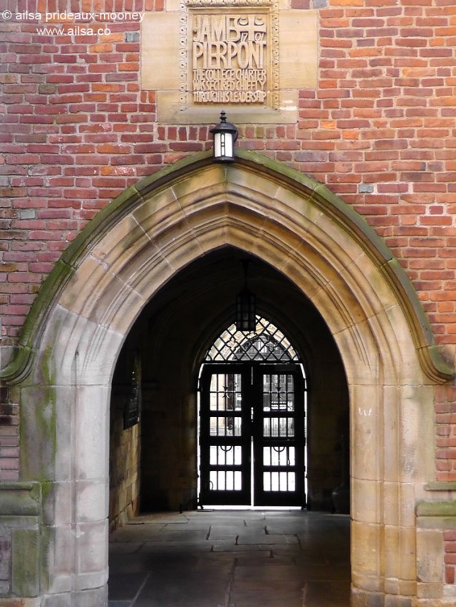 yale university archway