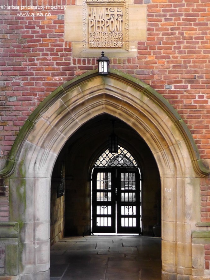 yale university archway