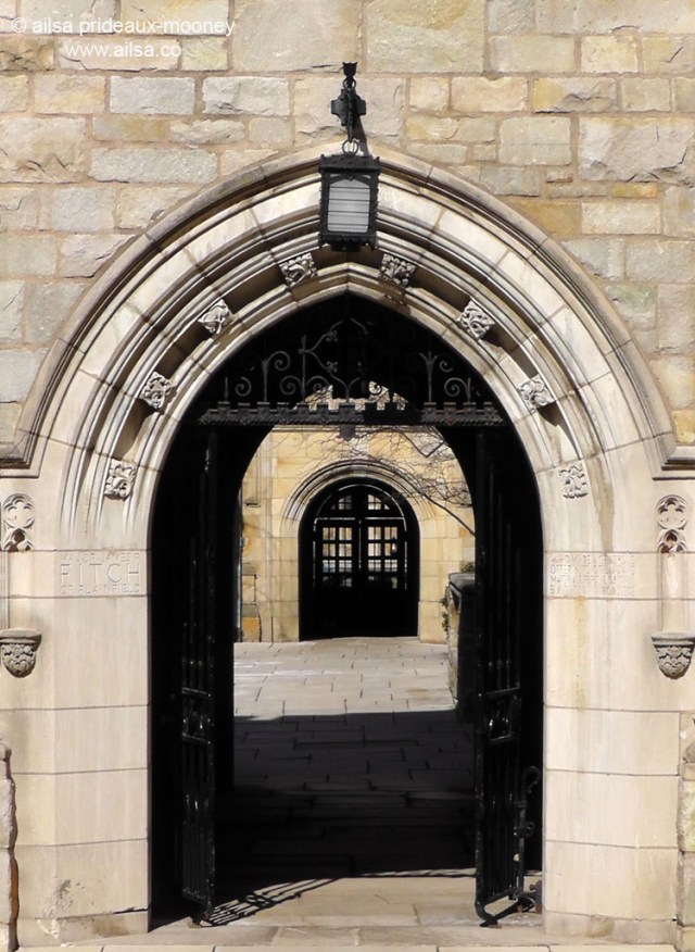 yale university archway