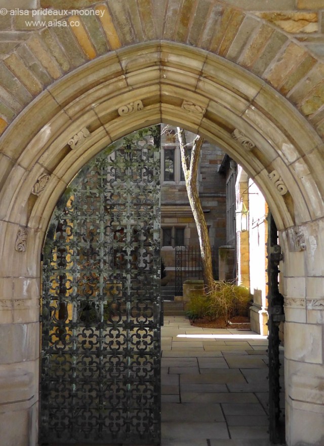 yale university archway