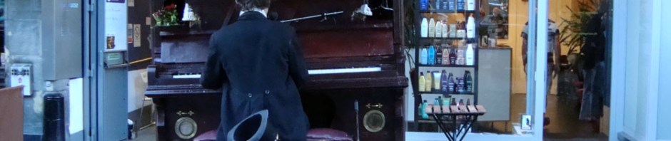 rhythm piano player pianist busker