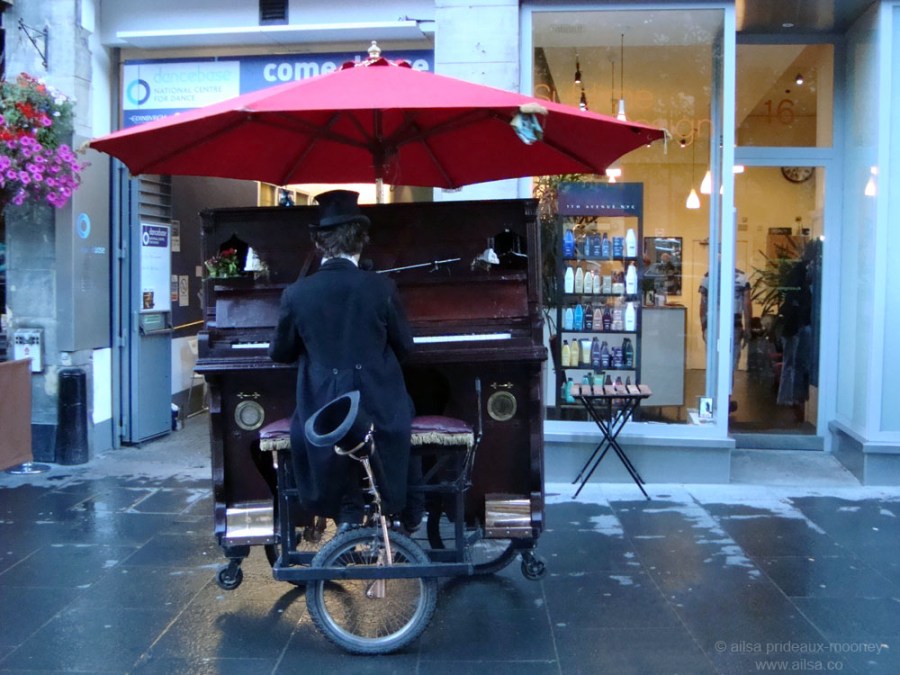 rhythm piano player pianist busker