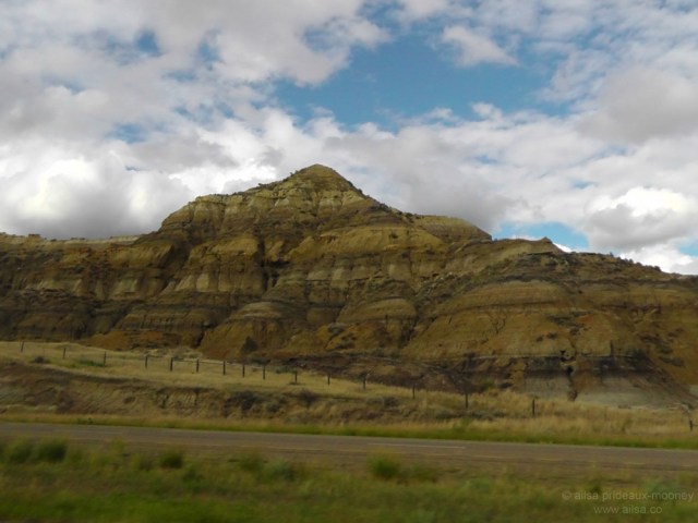 us road trip north dakota badlands striation usa america driving