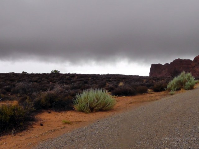 arches red green canyon utah monsoon road trip us usa america fog