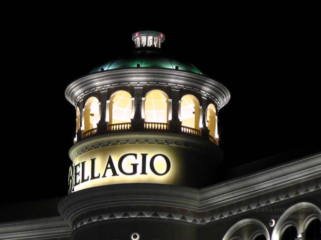 las vegas desert night glow us road trip usa america driving belllagio