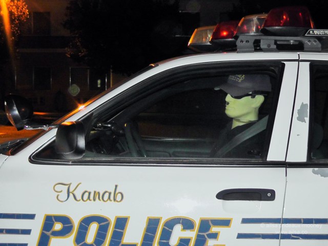 kanab utah police mannequin dummy cop car