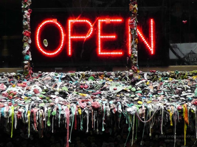 seattle pike place market lower post alley market theatre gum wall