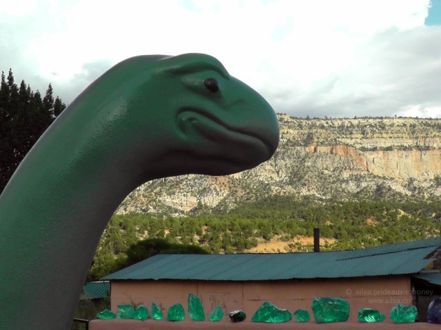 utah rock stop dinosaur road trip