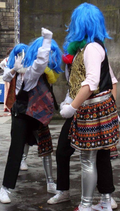 edinburgh fringe festival scotland theatre performance street performers