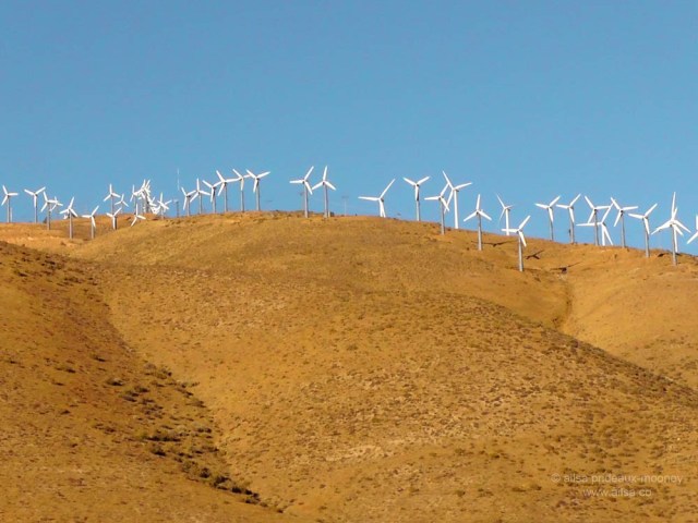mojave tehachapi pass windfarm desert california road trip us usa america driving travel