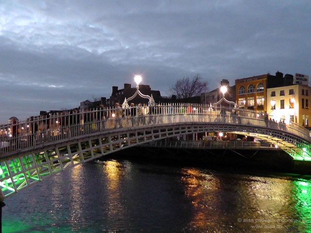 dublin hapenny bridge ireland halfpenny travel