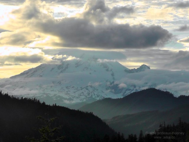 mount rainier, sunset, volcano, national park, white pass scenic byway, volcano, travel, travelogue, photography, ailsa prideaux-mooney, washington