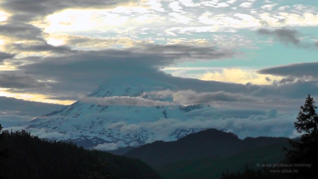mount rainier, sunset, volcano, national park, white pass scenic byway, volcano, travel, travelogue, photography, ailsa prideaux-mooney, washington