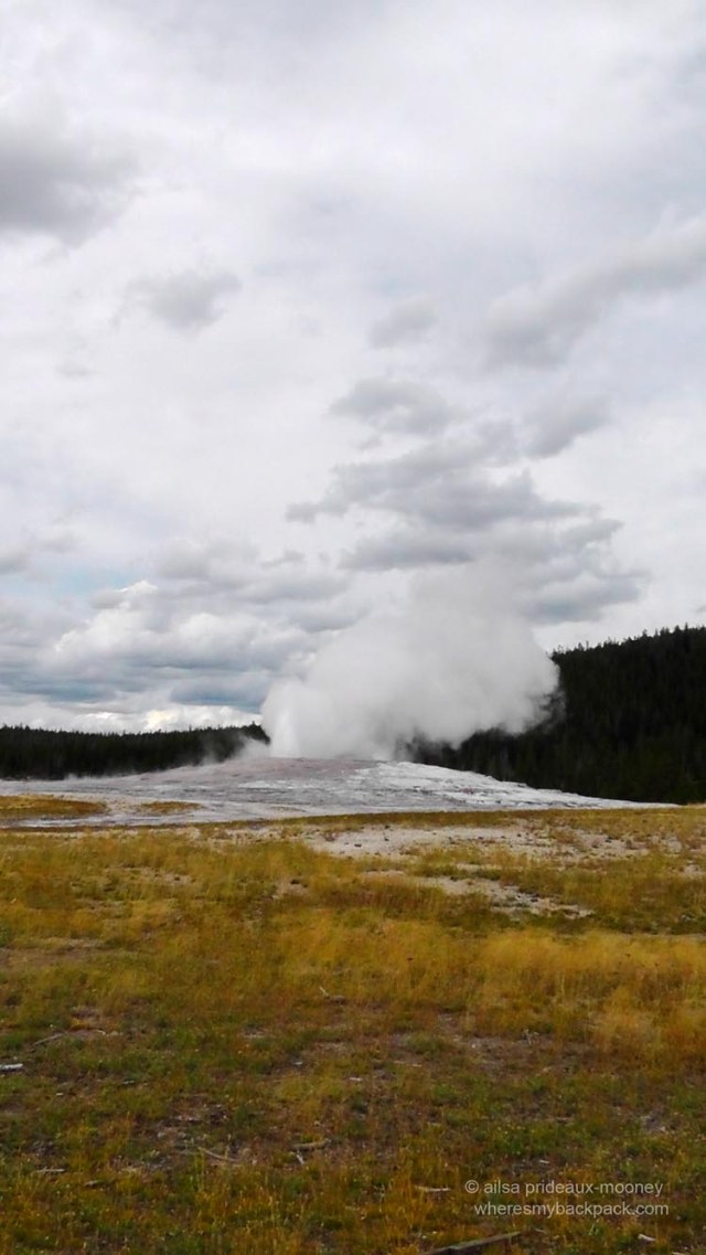 old faithful, geyser, yellowstone, travel photography, travel, travelogue, travel blog, ailsa prideaux-mooney