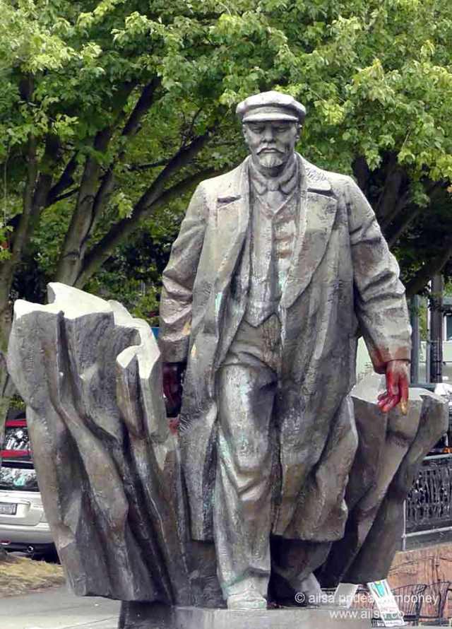 vladimir lenin statue, Emil Venkov, Fremont, Seattle, Washington, travel, travelogue, photography, Ailsa Prideaux-Mooney