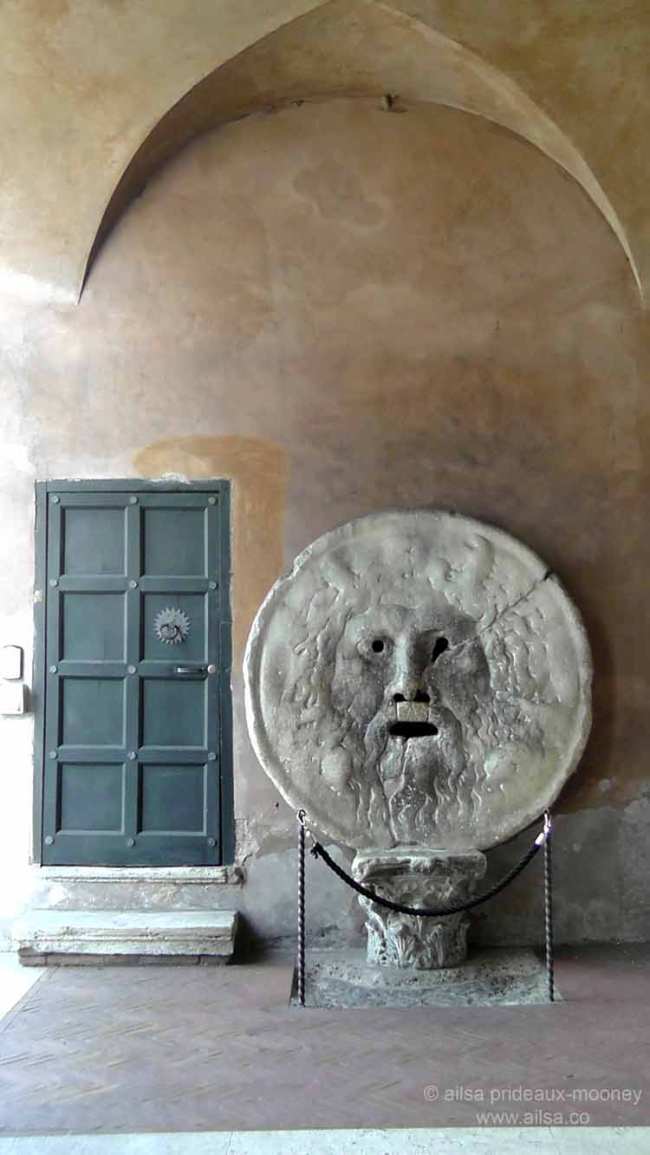 chiesa santa maria in cosmedin, la bocca della verita, mouth of truth, roman holiday, italy, rome, travel, travelogue, photography, ailsa prideaux-mooney