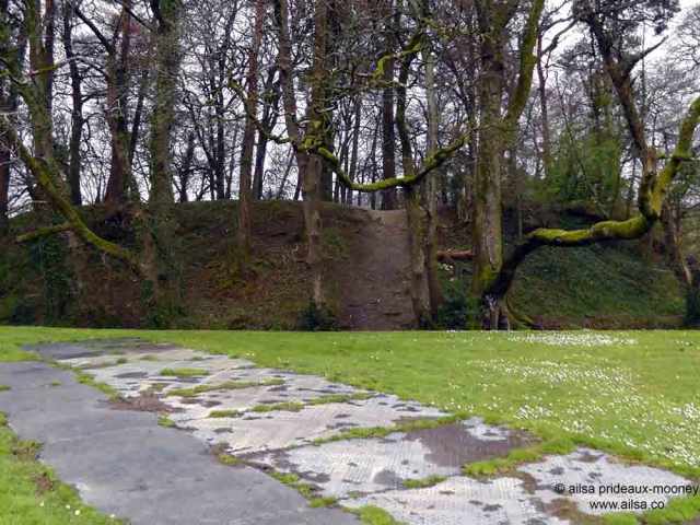 brian boru, brian boru millenium, brian boru millenial, killaloe, beal boru, ring fort, brian boru fort, kincora, killaloe, clare, ireland, travel, travelogue, photography, ailsa prideaux-mooney