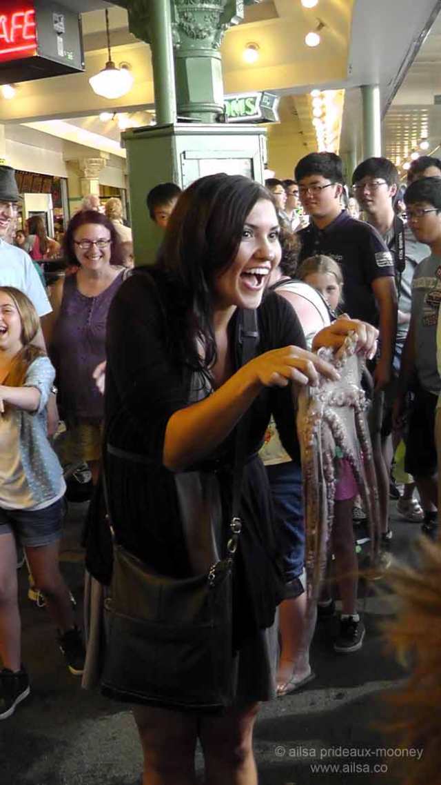 pike place market, seattle, flying fish, throwing fish, fish market, travel, travelogue, ailsa prideaux-mooney, photography