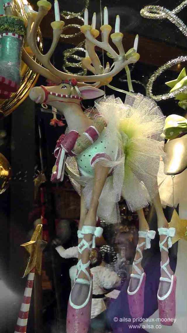 north cascades loop, leavenworth, washington, kris kringl, christmas shop, reindeer ornament, travel, travelogue, Ailsa Prideaux-Mooney