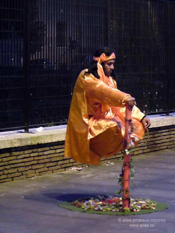 rome, italy, street performer. levitation, travel, travelogue, ailsa prideaux-mooney