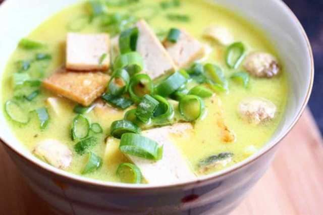 tom kha tofu, soup, travel, travelogue, ailsa prideaux-mooney