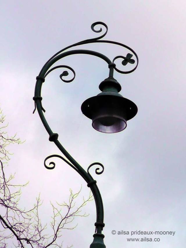 merrion square, dublin, old lamp posts, dublin lampposts, old dublin lamp-posts, travel, travelogue, ireland, ailsa prideaux-mooney