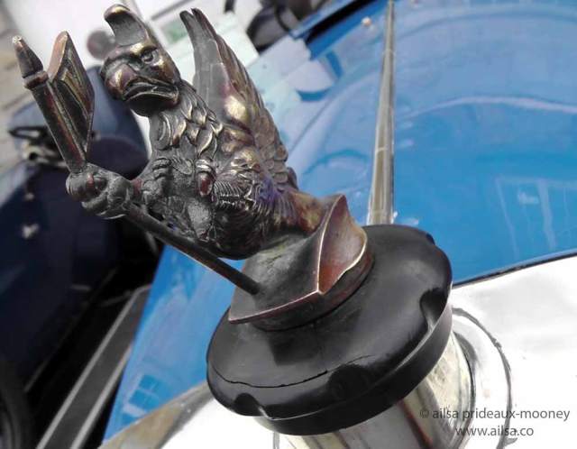 vintage car rally, irish veteran and vintage car club, powerscourt estate, picnic, travel, travelogue, ireland, ailsa prideaux-mooney, hood ornament