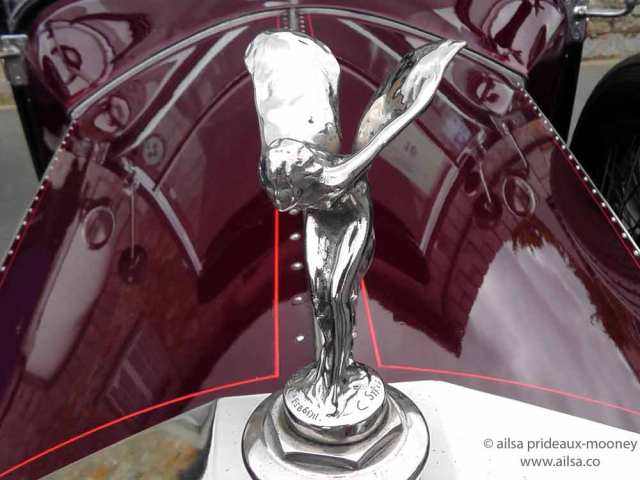 vintage car rally, irish veteran and vintage car club, powerscourt estate, picnic, travel, travelogue, ireland, ailsa prideaux-mooney, hood ornament