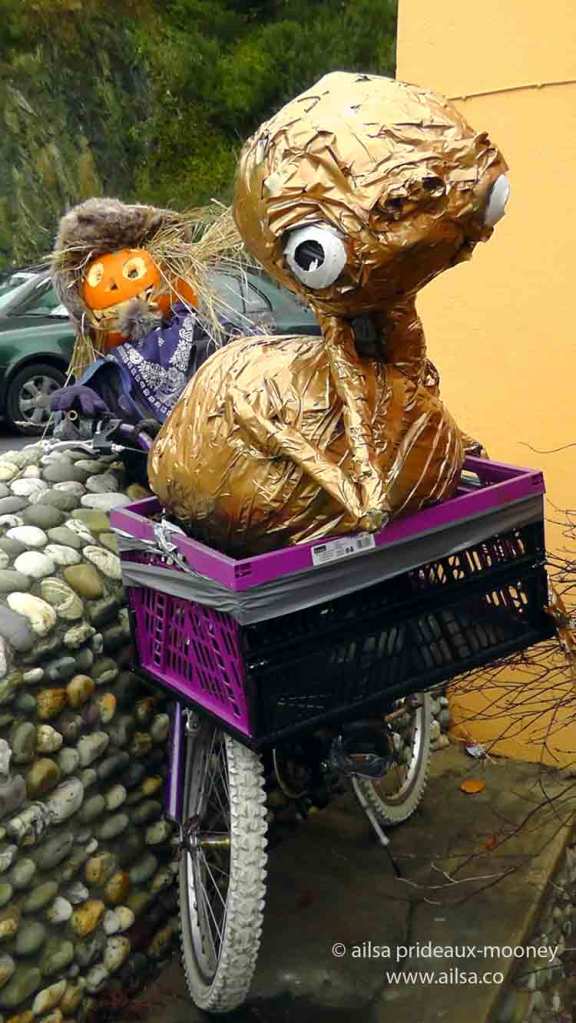 leap, county cork, ireland, travel, travelogue, hallowe'en, halloween, scarecrows, ailsa prideaux-mooney